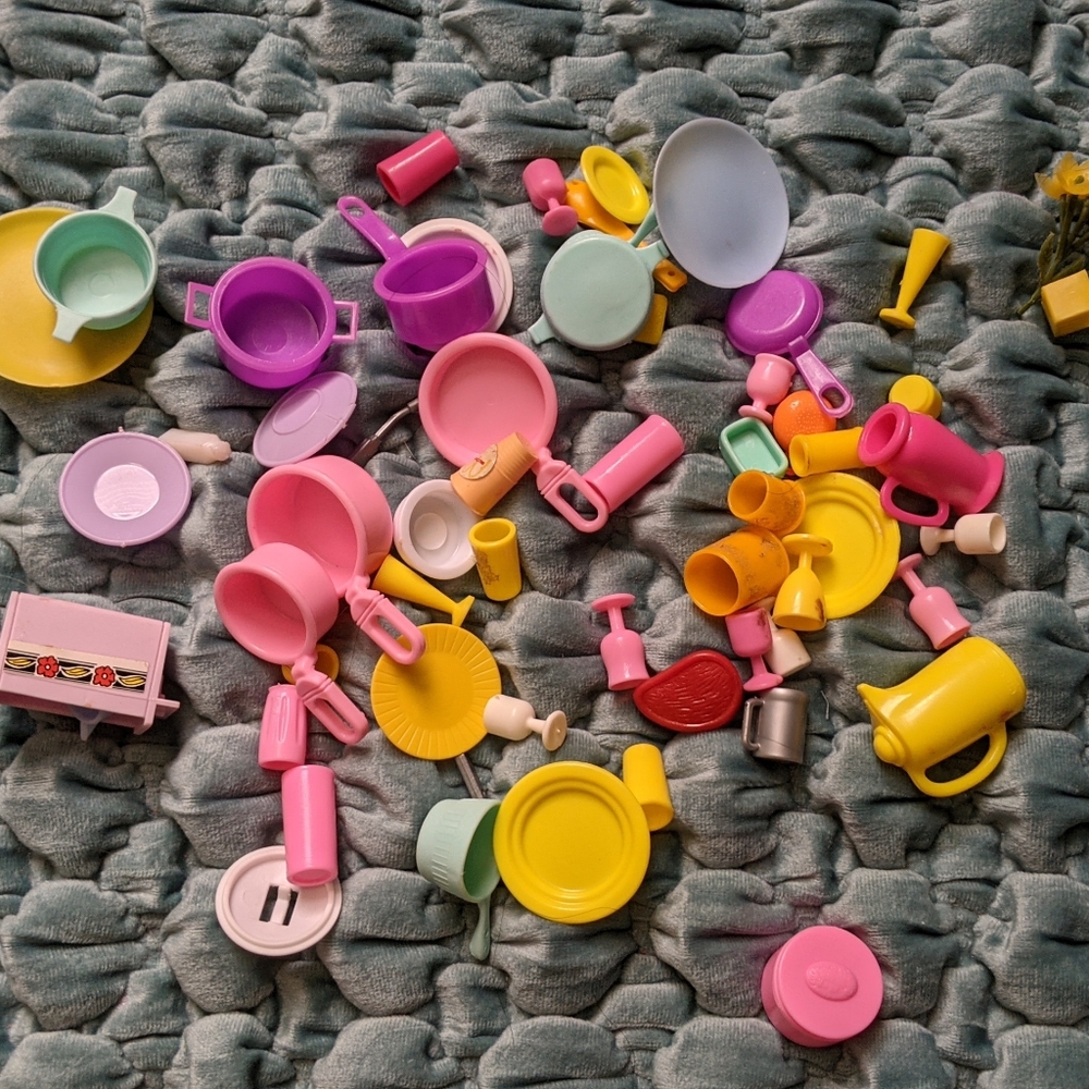 Barbie Lot - Kitchen